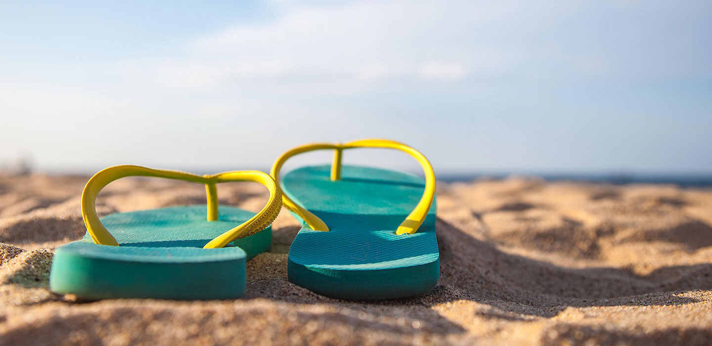 slide-slipper-green-yellowon-sand